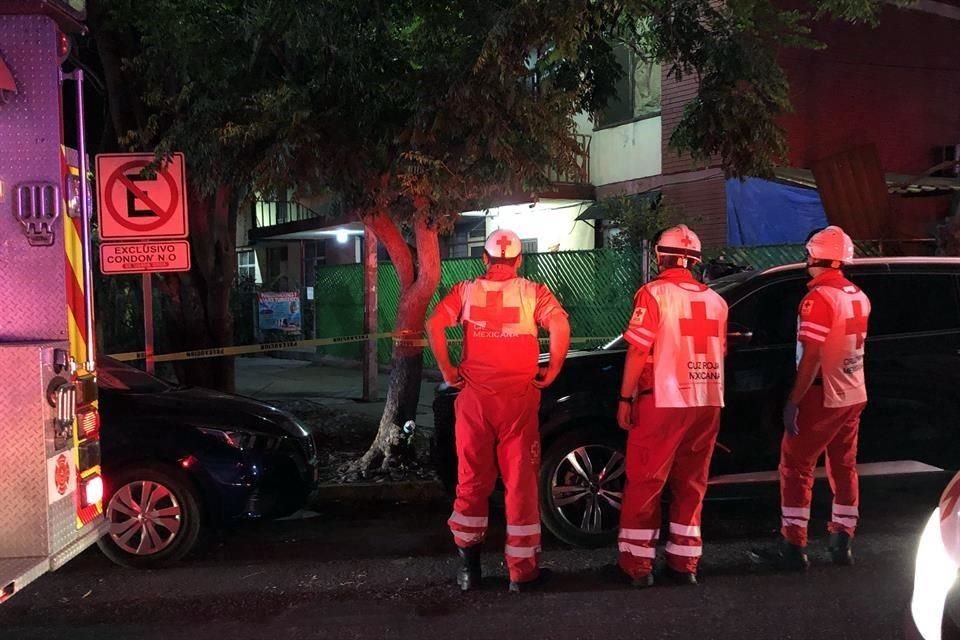 Los hechos se registraron alrededor de las 1:30 horas en el departamento 11 del edificio 2 en donde el humo comenzó a salir por las puertas y ventanas.