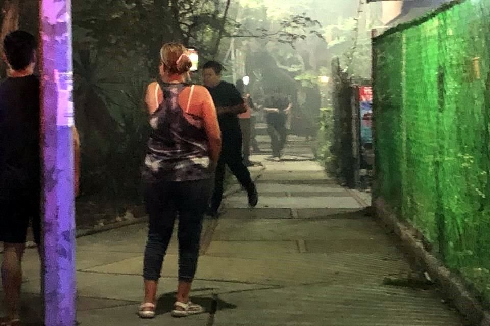 Testigos señalaron que previo al fuego observaron a tres jóvenes salir corriendo del lugar, por lo que no descartan que incendio habría sido provocado.