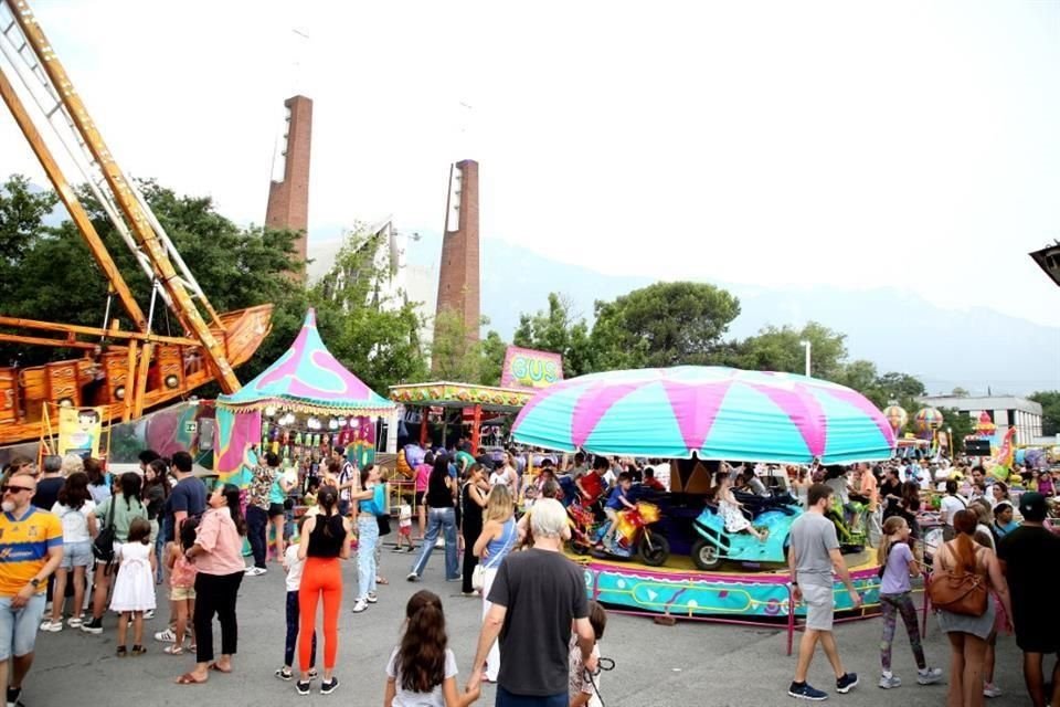 Unos días divertidos y llenos de devoción disfrutan los asistentes a la Fiesta Patronal de Nuestra Señora de Fátima