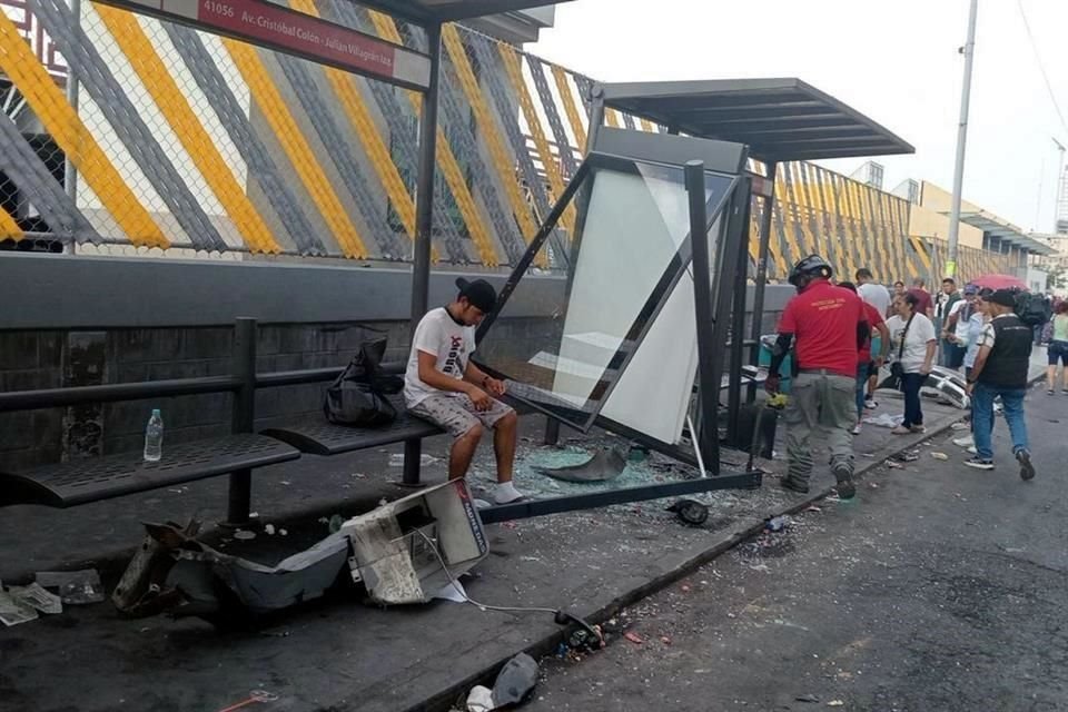 El aparatoso accidente se reportó a las 16:27 horas, en el lado norte de la Avenida Colón y Villagrán.