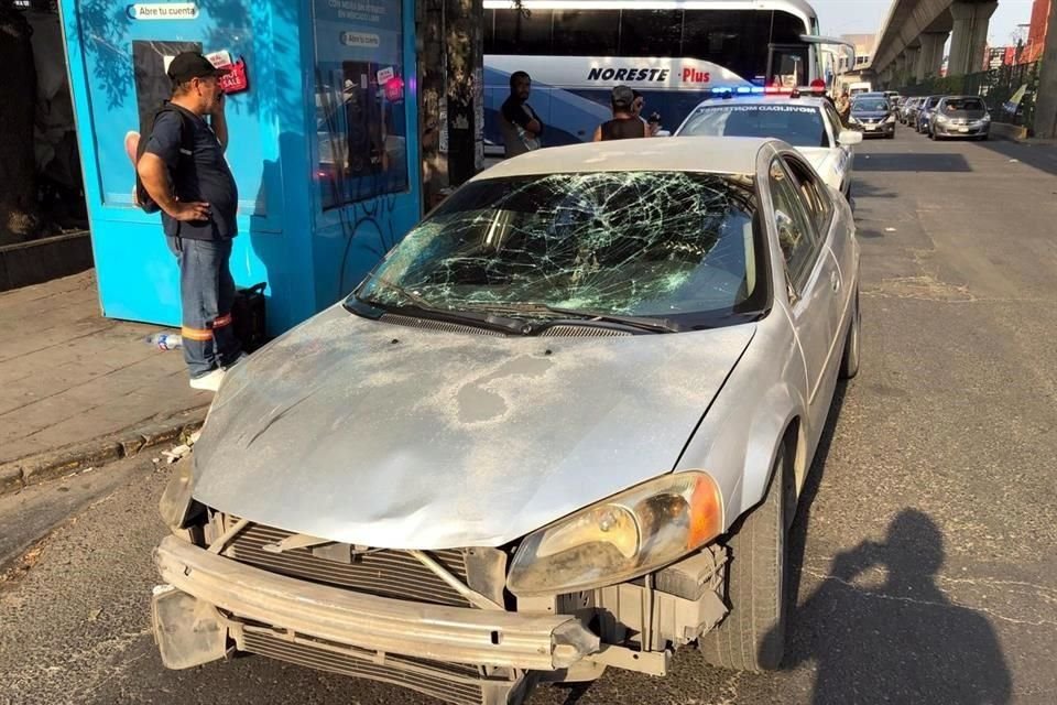 El aparatoso accidente se reportó a las 16:27 horas, en el lado norte de la Avenida Colón y Villagrán.
