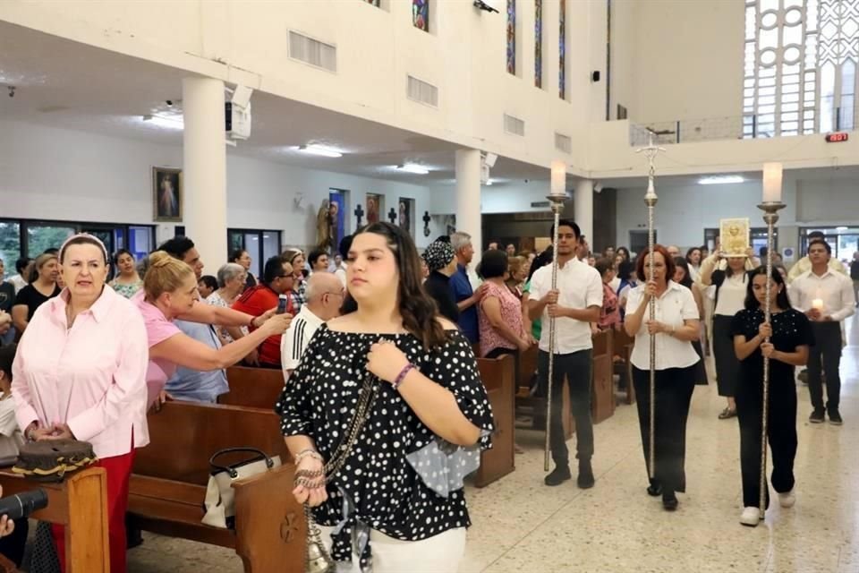 Misa para festejar a María Auxiliadora en la Parroquia San Juan Bosco