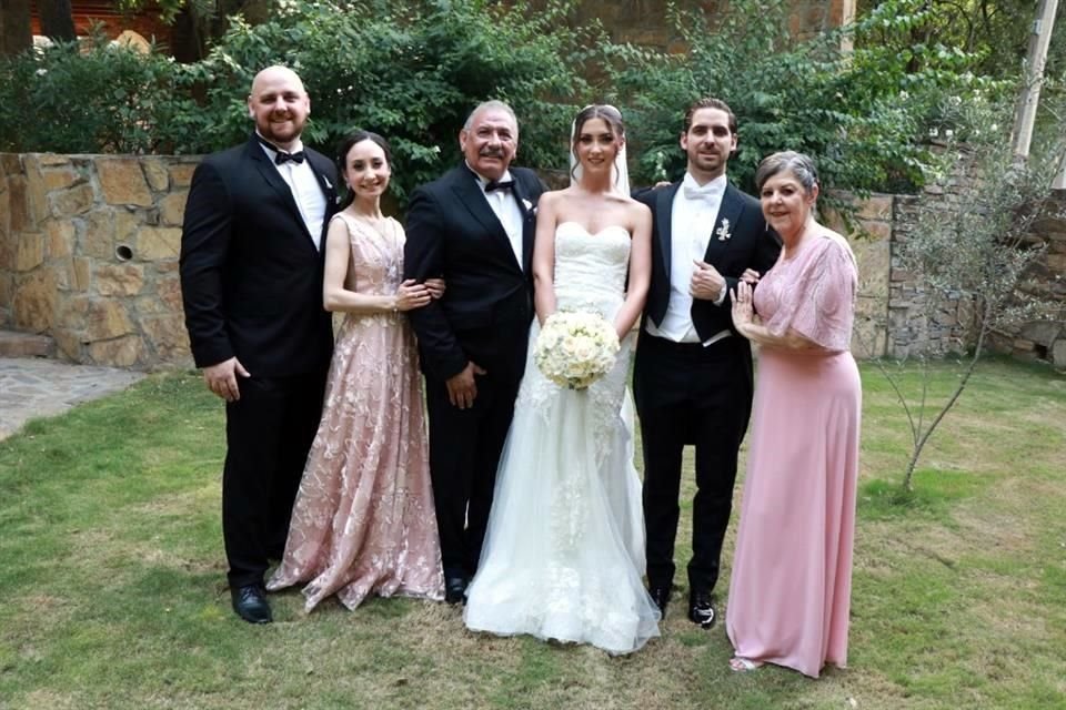 Julio Ruiz Guerra, Zarina Valdés, Julio César Ruiz Lerma, Natalia Salinas Gutiérrez, Carlos Ruiz Guerra y María Cecilia Guerra Treviño