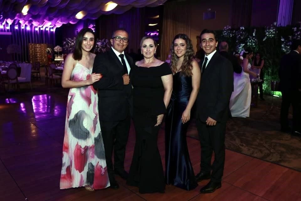 Andrea López, Óscar López, Nancy Siller, Daniela Ortega y Óscar López