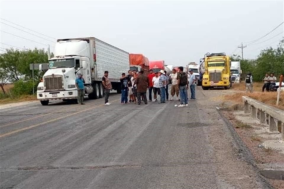 La manifestación se registra a la altura del kilómetro 200 de la carretera federal 101 Victoria-Matamoros.