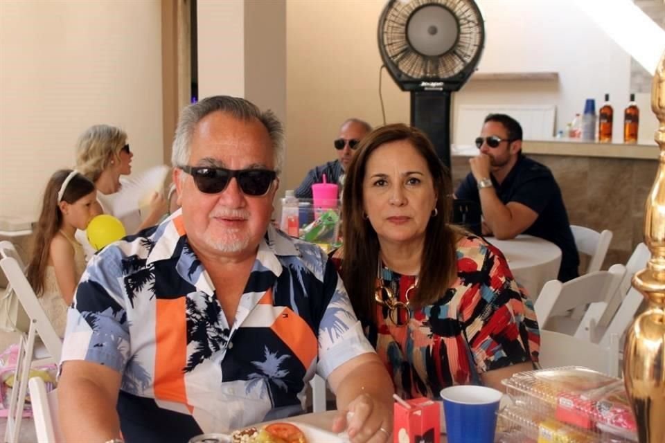 Hugo Salinas y Deya Silva