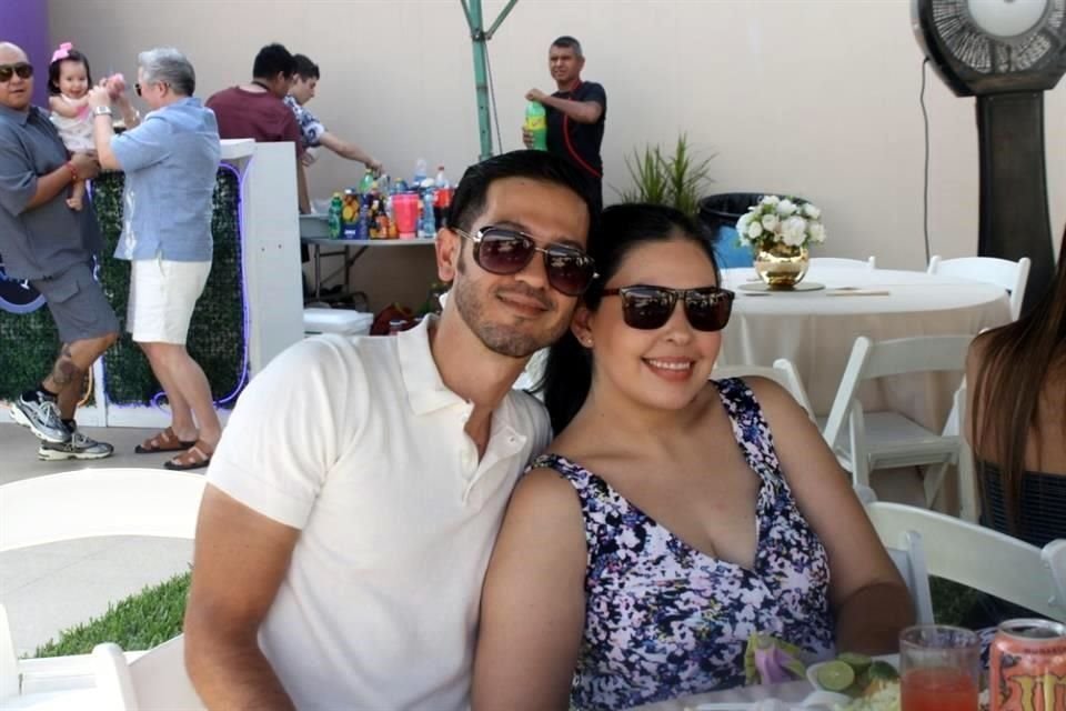 Julio Medecigo y Alejandra Gómez