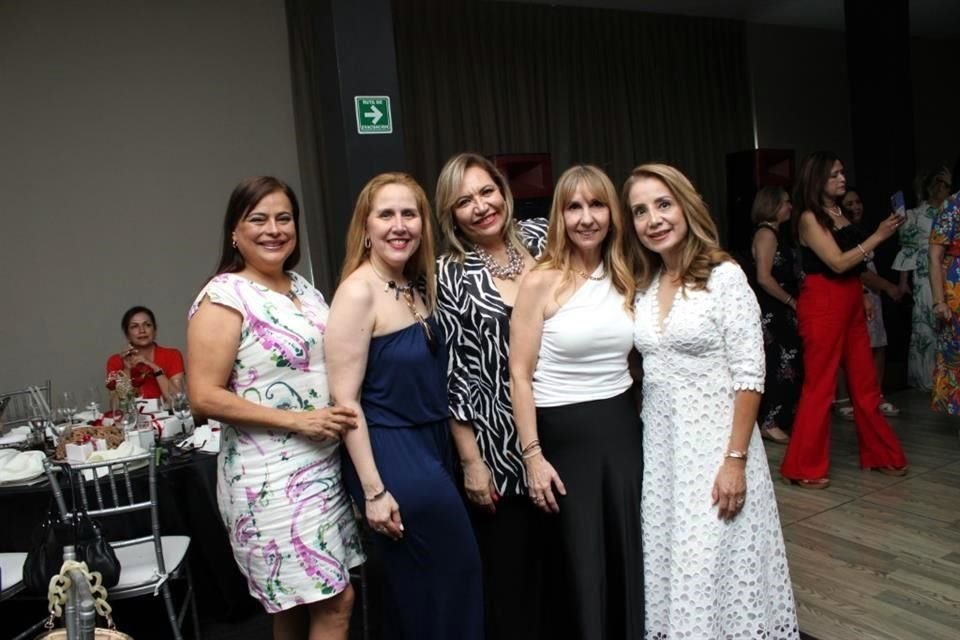 Claudia González, Malena Garza, Regina González, Fernanda Ocejo y Mirta Perales de Ibarra