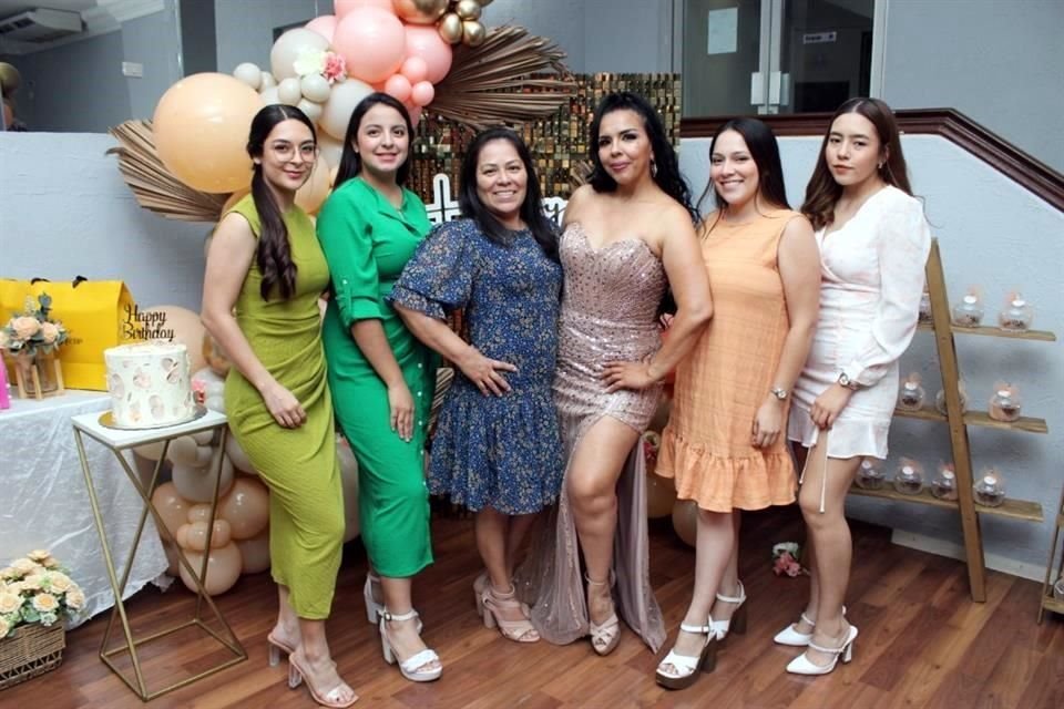 Lizbeth Espinosa, Alondra Fernández, Agustina Contreras, Martha Herrera, Stephany Eguía y Alexa Rincón