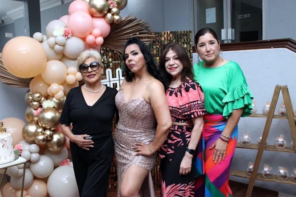 Rosario Tapia, Martha Herrera, Lorena Magallanes y Carmen Hernández