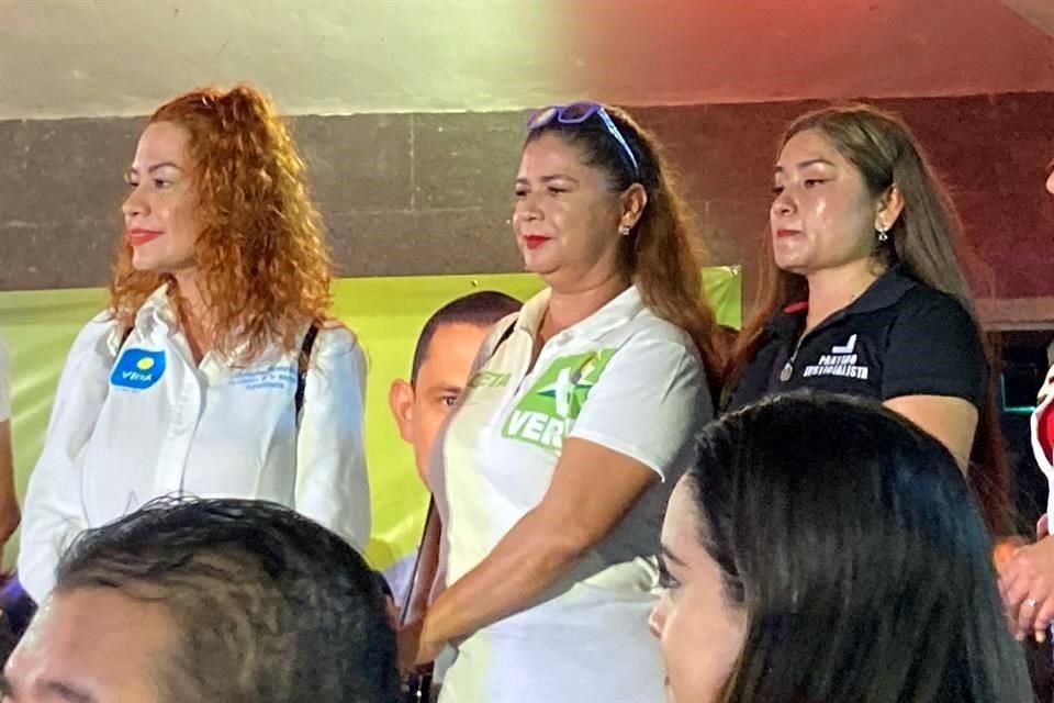 Alejandra González, de Vida; Julieta Regalado, del Partido Verde Ecologista; y Juany Leija, del Partido Justicialista, declinaron por el candidato del PAN-PRI-PRD.