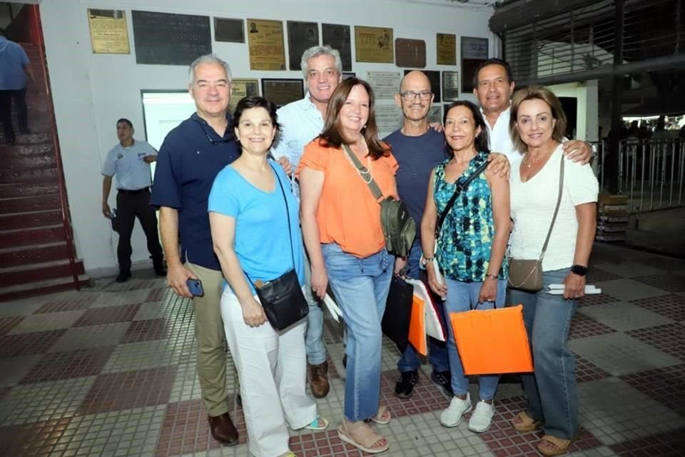 Óscar Elizondo, Ernesto Hoyos, Edgar Albo, Jorge Sánchez, Connie Sada, Analupe de la Garza, Maga Domene y Verónica Salinas