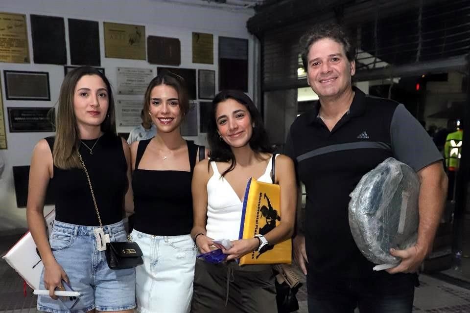 Valeria Saldaña, Ana Cecilia Gómez, Mariana Alvarado y Salvador Saldaña