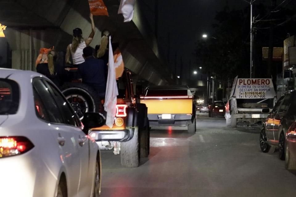 Con más de 50 vehículos, Rodriguez recorrió 20 kilómetros desde la Colonia Fomerrey 35 hasta el Palacio de Cristal.