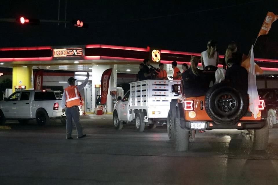 Con más de 50 vehículos, Rodriguez recorrió 20 kilómetros desde la Colonia Fomerrey 35 hasta el Palacio de Cristal.