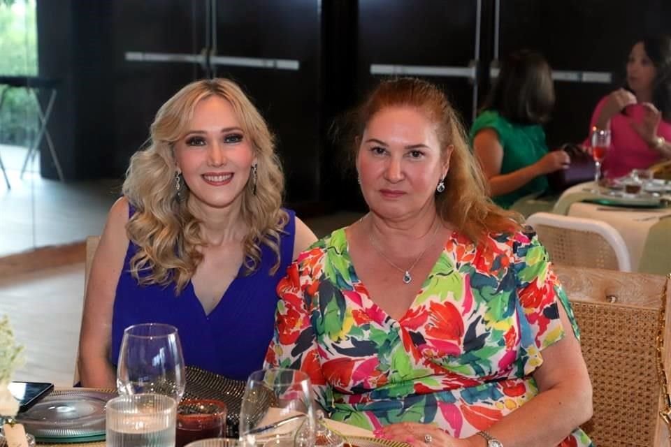 Lorena Gutiérrez de Garza y Rosy Gutiérrez