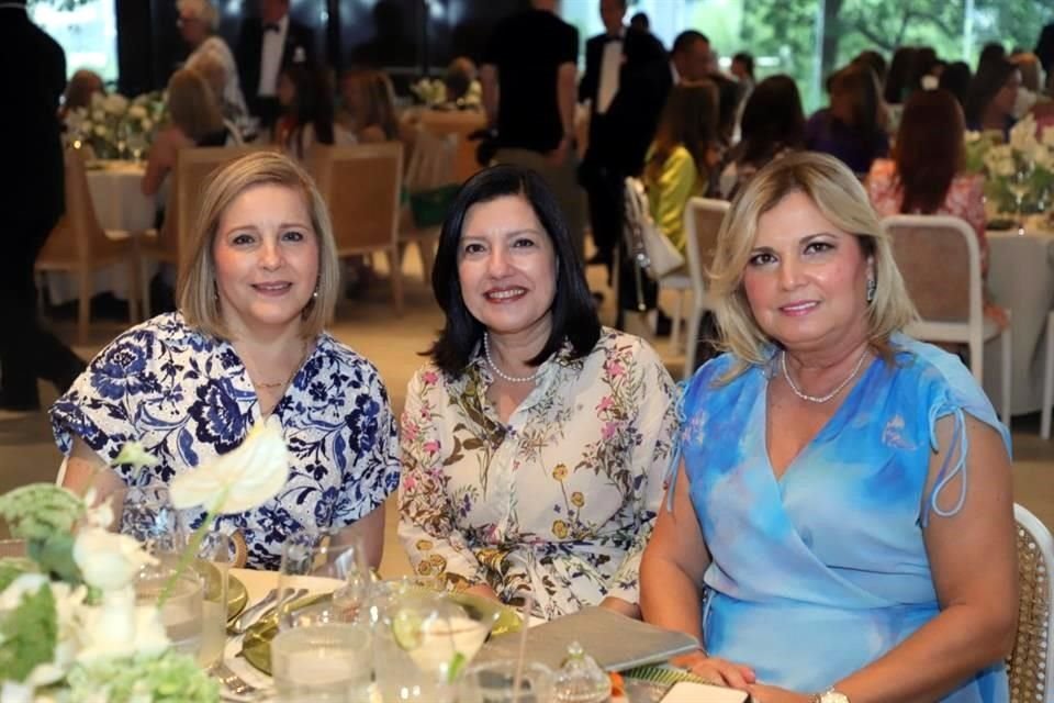 Magda Bremer, Lorena Salas de Bremer y Patricia Rodríguez de Coronado