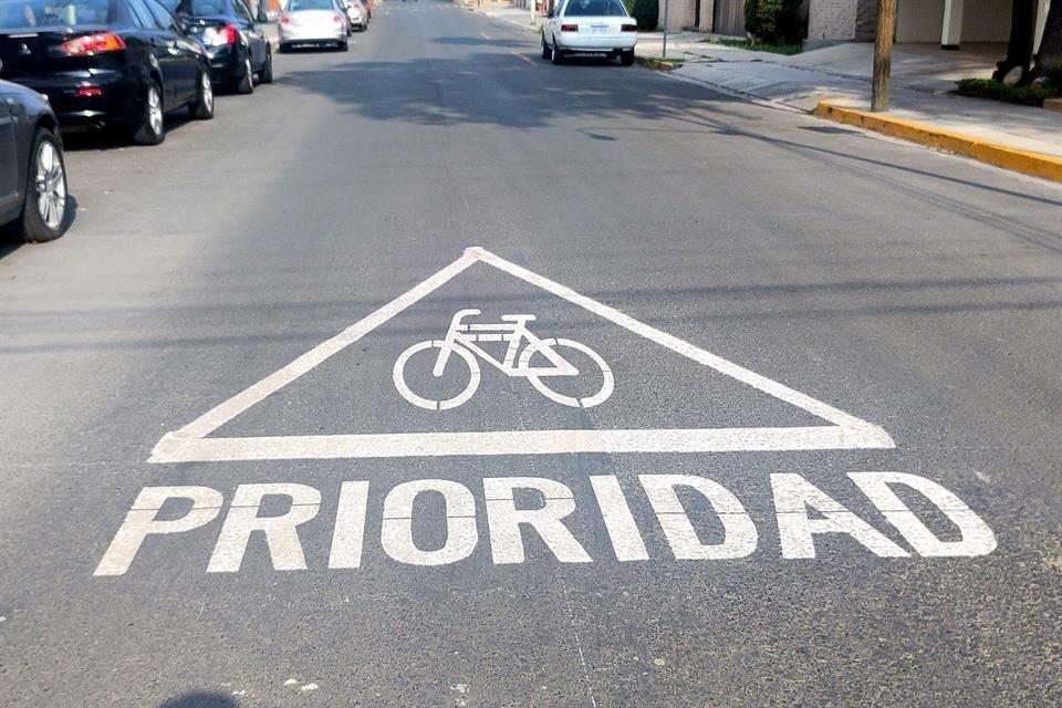 En calles como Mississippi, Moctezuma y Missouri, entre otras, fueron colocados señalamientos en donde se da preferencia a los ciclistas.