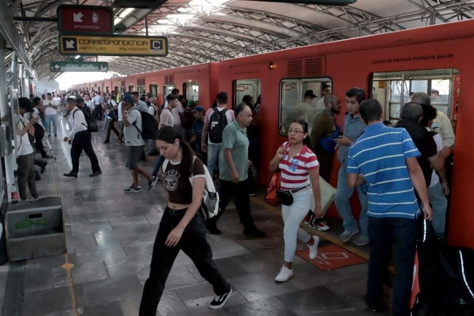 A mediados de marzo, el Metro informó que se avanzó en parte de los trabajos, y actualmente se trabaja en la sustitución de fijaciones y rectificación del perfil de riel.