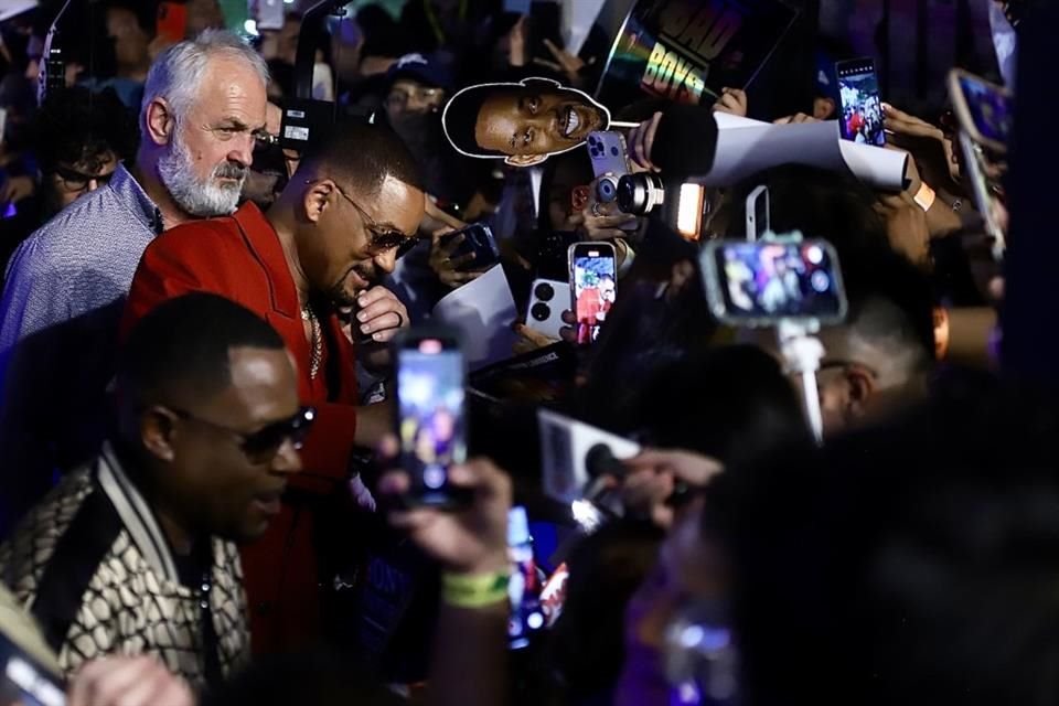 Martin Lawrence, al igual que su coestrella, firmó autógrafos.