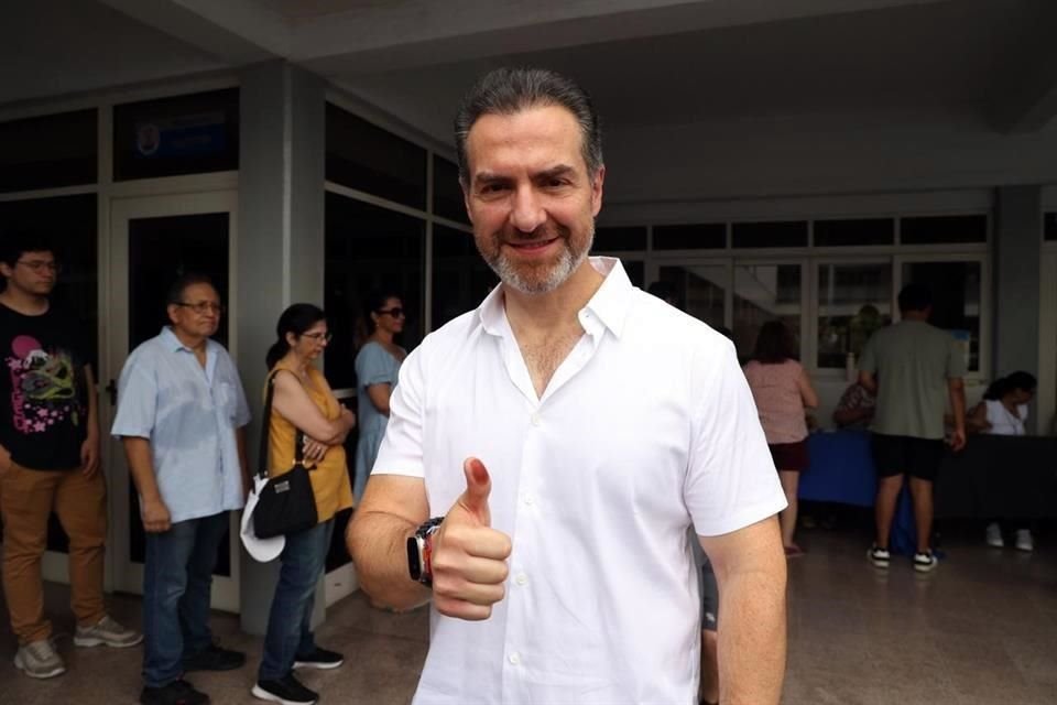 Adrián de la Garza, candidato de PAN-PRI-PRD a la Alcaldía de Monterrey.