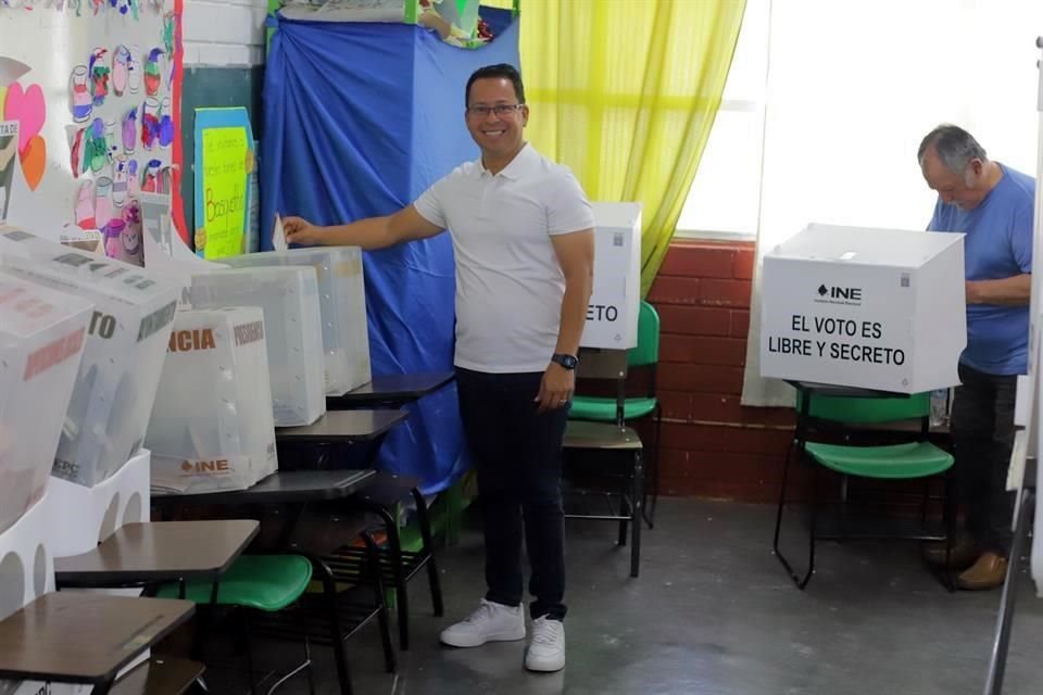 El candidato de la coalición PAN-PRI-PRD a la Alcaldía de Santa Catarina, Héctor Castillo.
