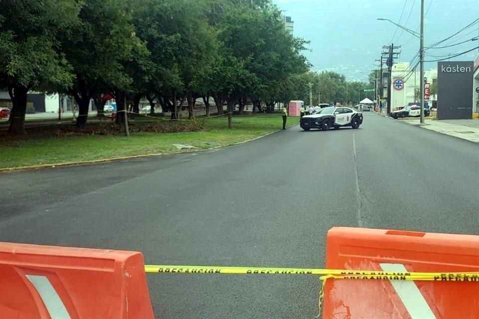 Actualmente la circulación de norte a sur se encuentra bloqueada desde la Avenida Fuentes del Valle hasta Río Amazonas.