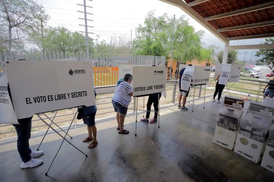 El PREP para contar votos registrados en las más de 7 mil casillas en Nuevo León es puesto en marcha, informa el IEEPC.