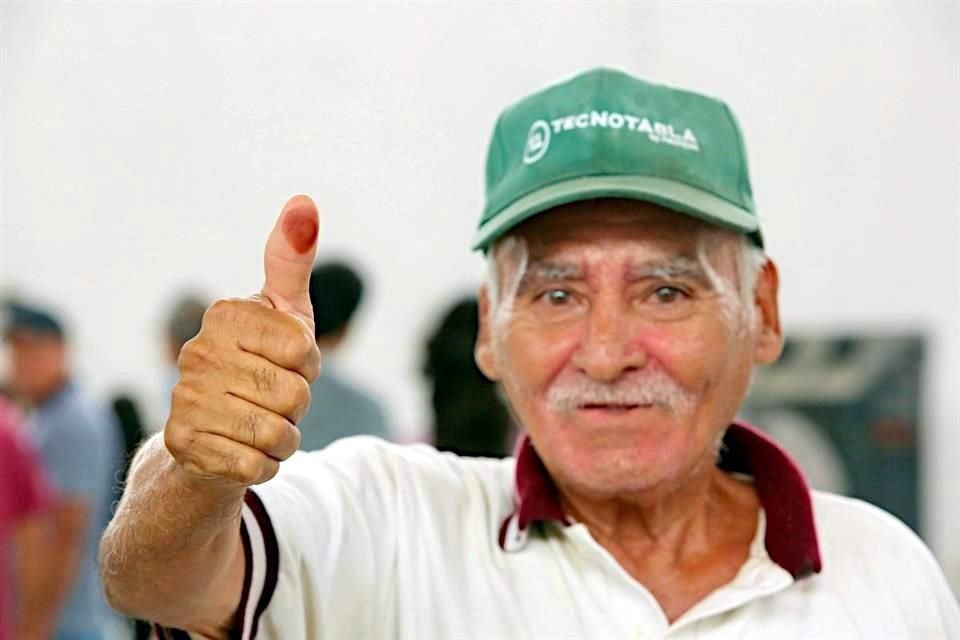 Tras cinco horas de espera, Guadalupe Montañez pudo emitir su sufragio en La Alianza.