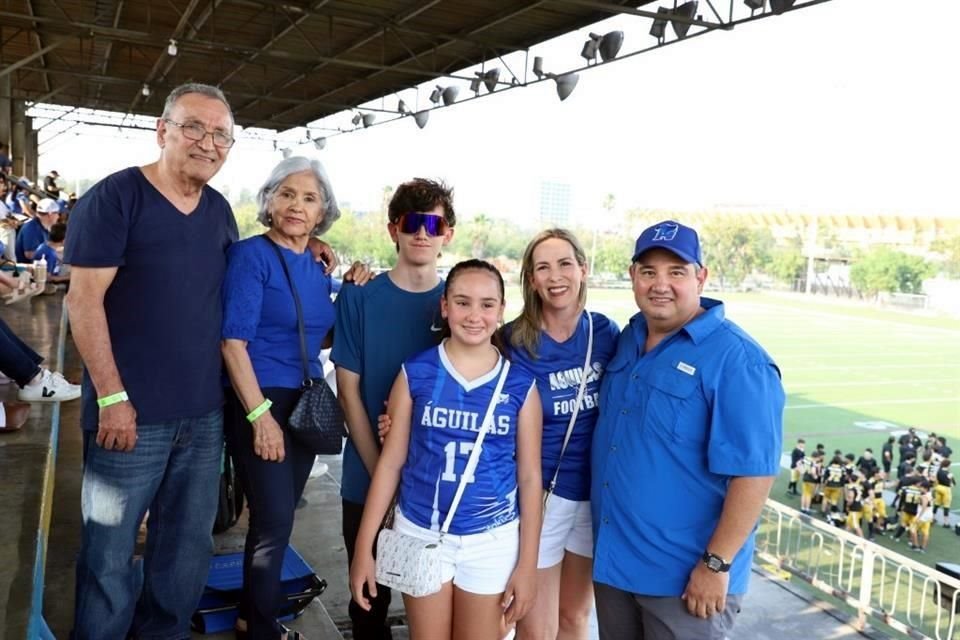 Sergio Galván, Julia López, Andrés González, Karina Cantú, María José Galván y Sergio Galván