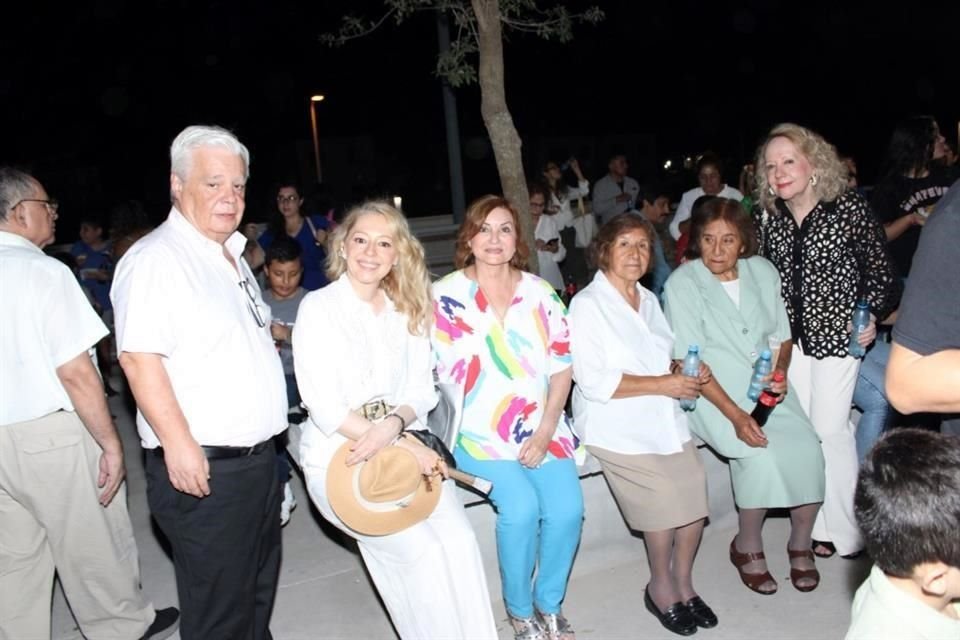 Jaime Rodríguez, Nancy Guzmán, Marú Fernández de Iturbia, Tere Hernández, Lila Hernández y Nancy Rodríguez de Guzmán