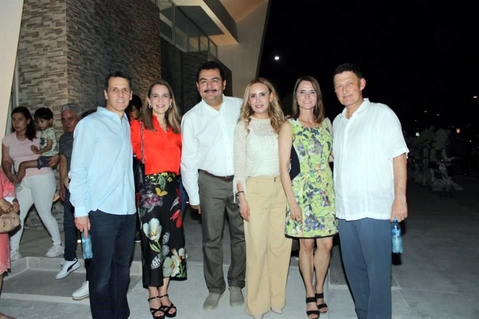 Antonio Salinas, Carmen Garzate, Carlos Guevara, Alma Arellano de Guevara, Marú Elosua y Antonio Elosua