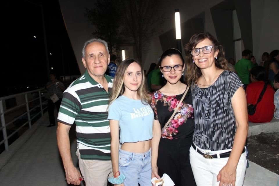 Rubén Gutiérrez, Andrea Gutiérrez, Ana Karen Gutiérrez y Marisa Martínez