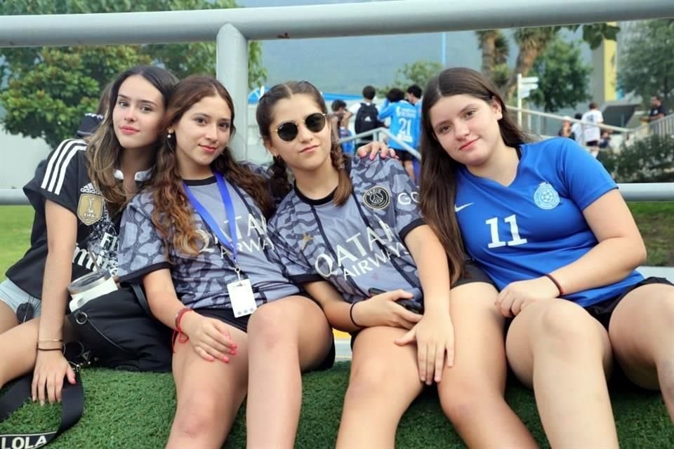 Claudia Salazar, María Paula Alcántar, Valeria Rodríguez y Romina Flores