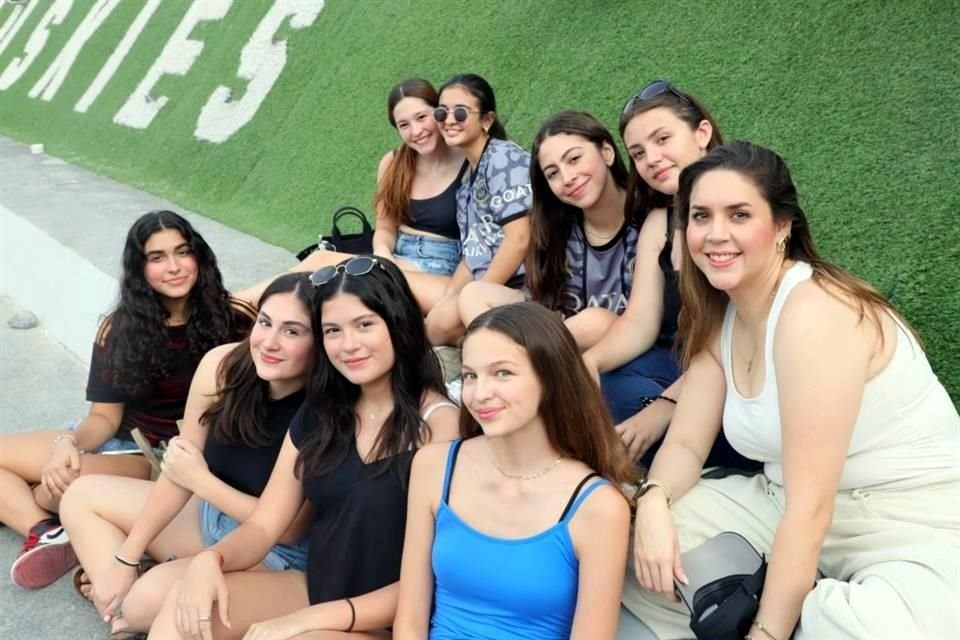 Lia Delgado, Maca Solanilla, Vanessa Rendon, Ana Cristina González, Pamela Burnes, Sofía Peña, Andrea Treviño, Fátima García y Denisse Centeno