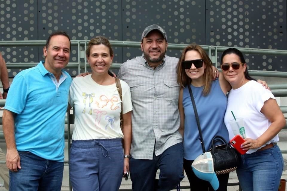 Mauricio Saenz, Ana Garza, Roberto Carrillo, Dany Naranjo y Pamela Garza