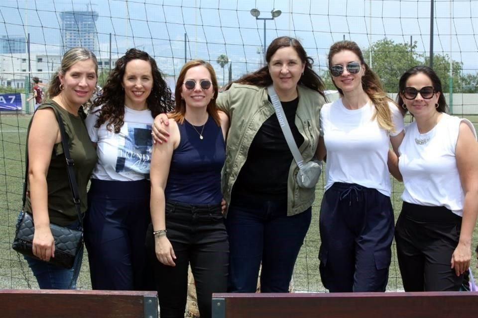 Maries González, Sofía Argüelles, Melissa Loredo, Mónica Montemayor, Margot de López y Luciana Altamirano