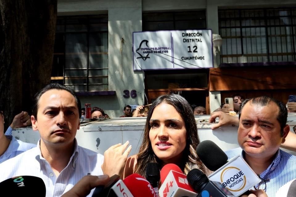 Alessandra Rojo de la Vega acudió a las oficinas del IECM.