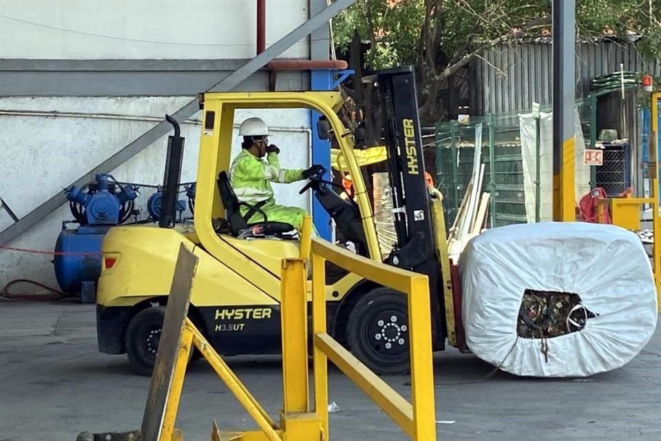 Las lonas y pendones son comprimidos para su uso como combustible en los hornos.