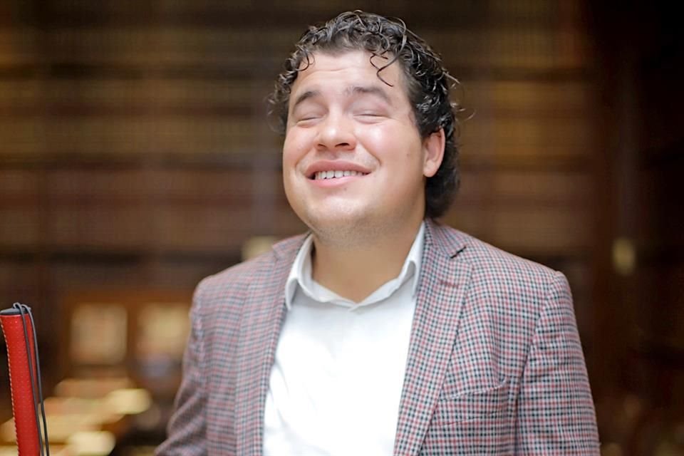 La serie 'Ojitos de Huevo', de Netflix, lanzó a la fama al comediante Alexis Arroyo; viene el 14 de junio al Auditorio Río 70.