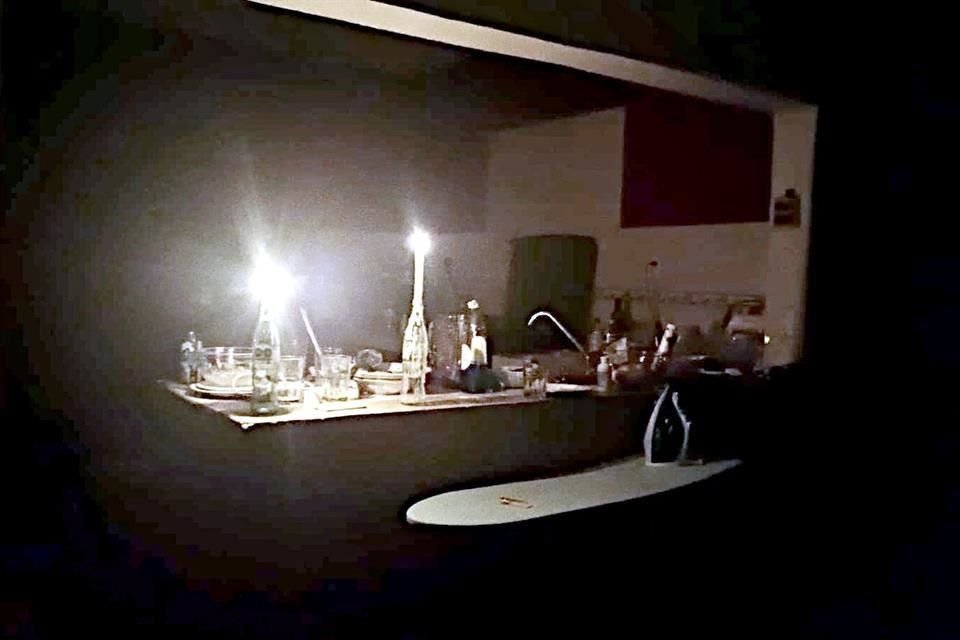 APODACA.- En Pueblo Nuevo se alumbraron hasta con velas.