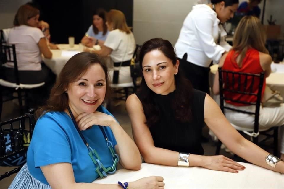 Verónica González Casas y Bárbara O'Ward de Schwarz