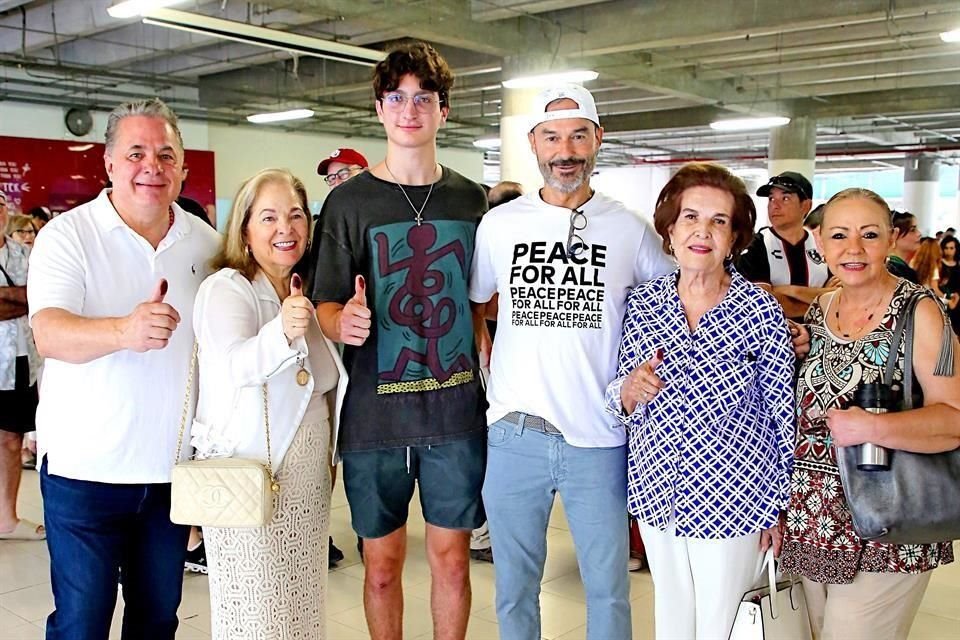 Eduardo Melo, Liliana Melo de Sada, Mauricio Melo, Salvador Villarreal, Gloria Barrera de Bueno y Lucila Maldonado de Fernández
