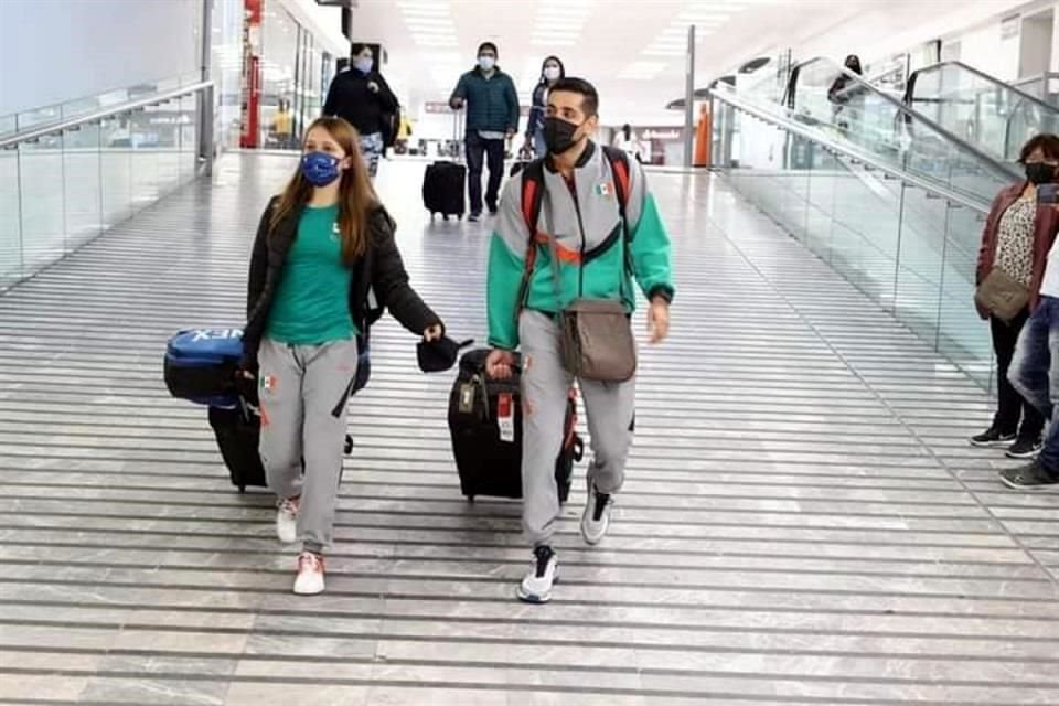 Acompañada de su entrenador, Marco Garrido, la deportista viajó a Tokio.