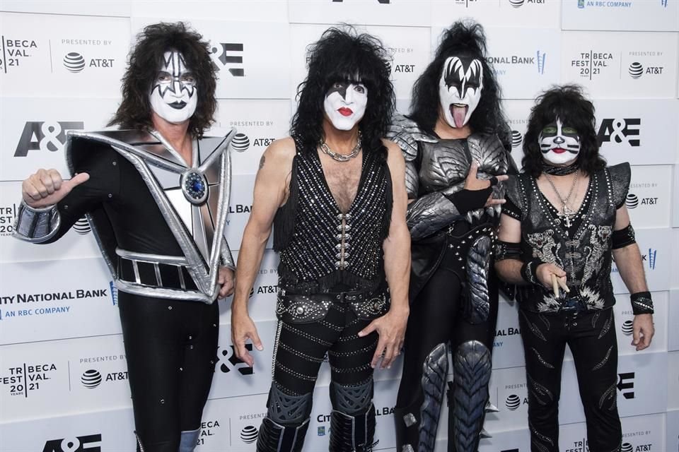KISS buscó que su documental 'Kisstory' no dejara fuera los momentos más negativos y dolorosos de la banda.