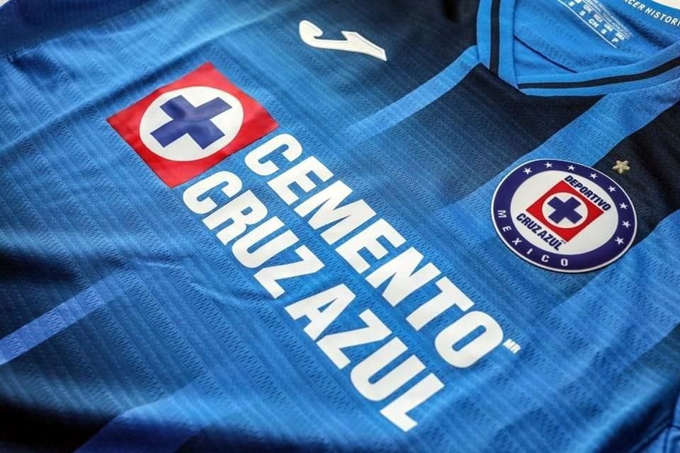 Este es el nuevo diseño de la playera del conjunto celeste.