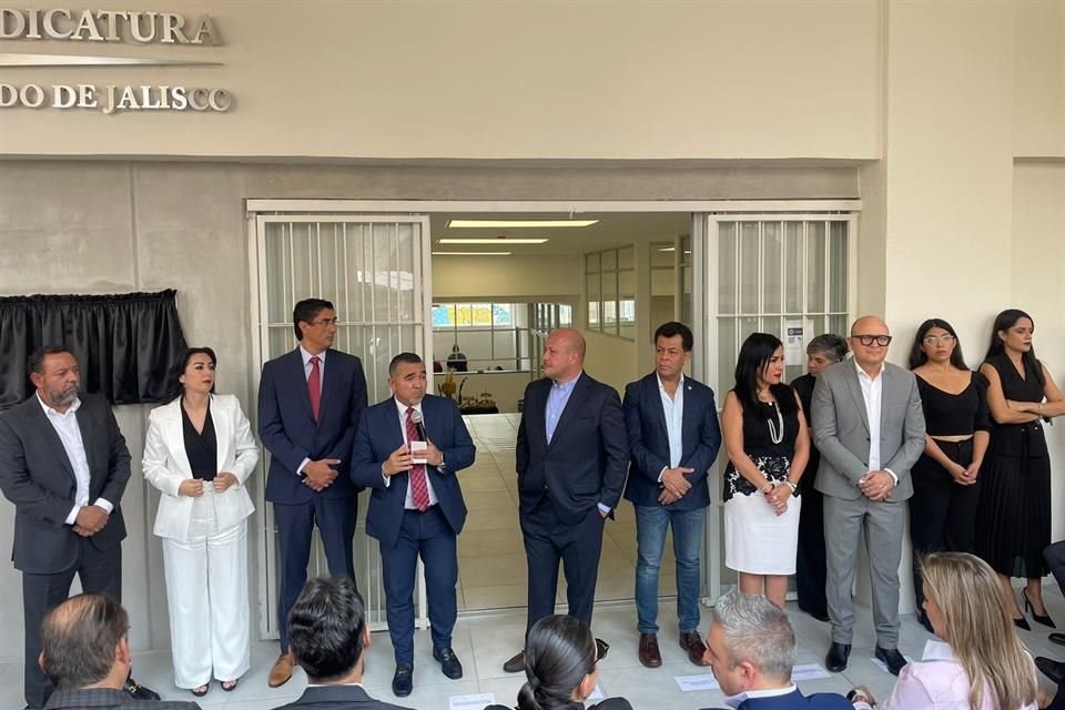 Autoridades estatales y municipales en la inauguración de las nuevas instalaciones del CJJ.