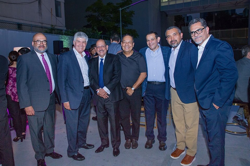 Alberto Vázquez, Juan Galindo, José Azpiri, César González, Rafael Martínez,  Luis Mendoza y Luis Valverde.