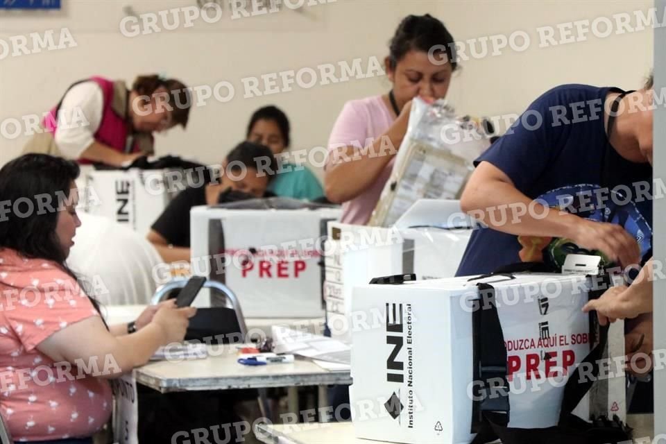 El conteo voto por voto para el Senado, en el Distrito 12, en Juárez, inició a las 16:50 horas.