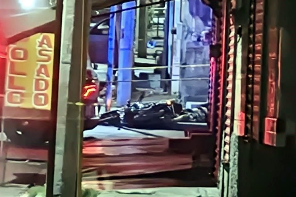 Los hechos fueron reportados a las 00:21 horas, en la calle Esquistos esquina con Plátanos en el cuarto sector de San Bernabé, informó la Cruz Roja.